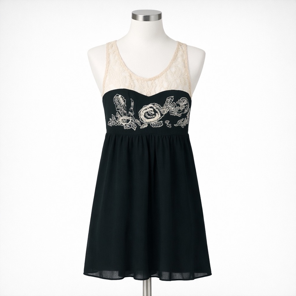 NWT Ark  & Co Lace Embroidered Tank Top
